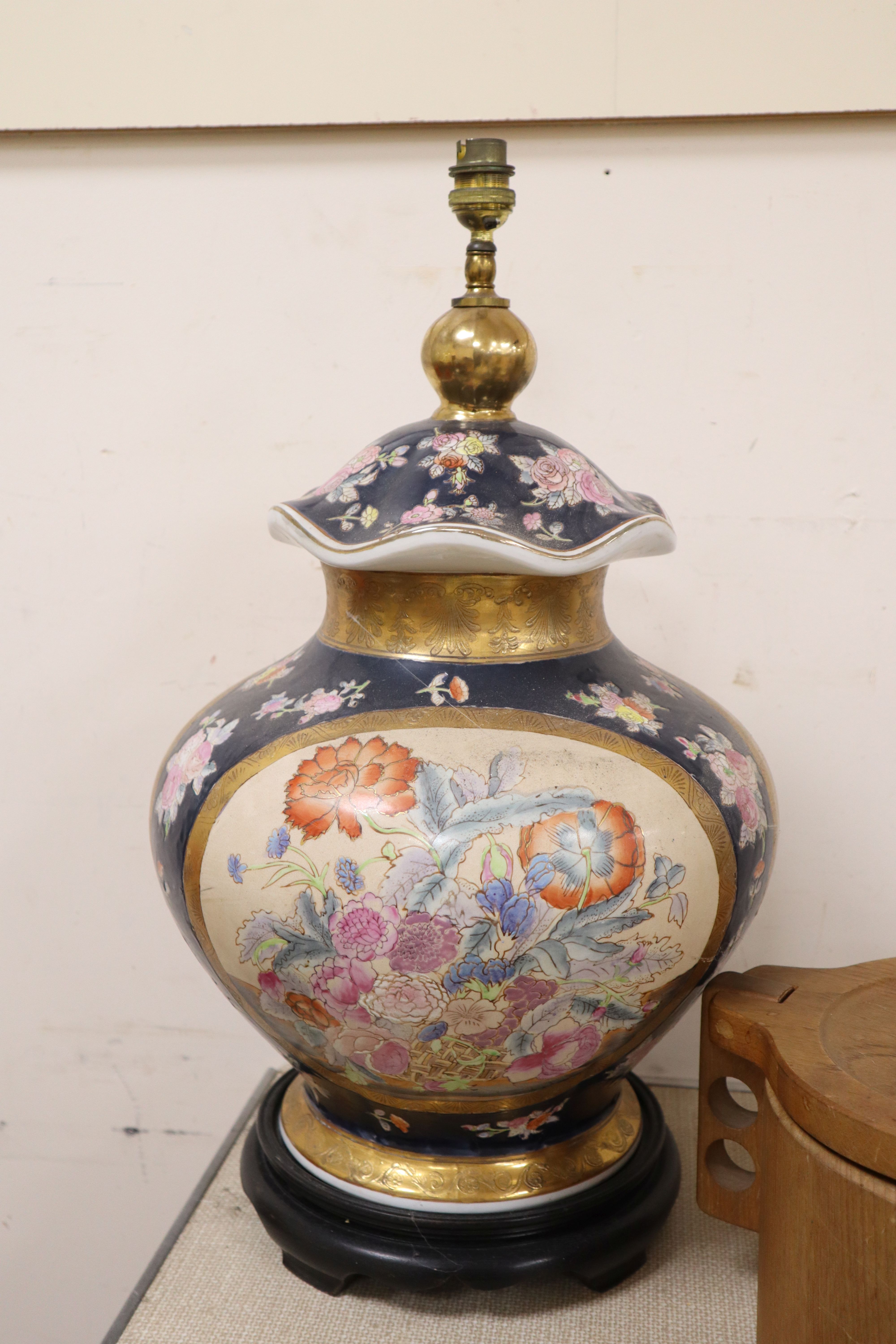 A large Chinese style baluster table lamp, a Wedgwood bowl and painted pottery dish (3)